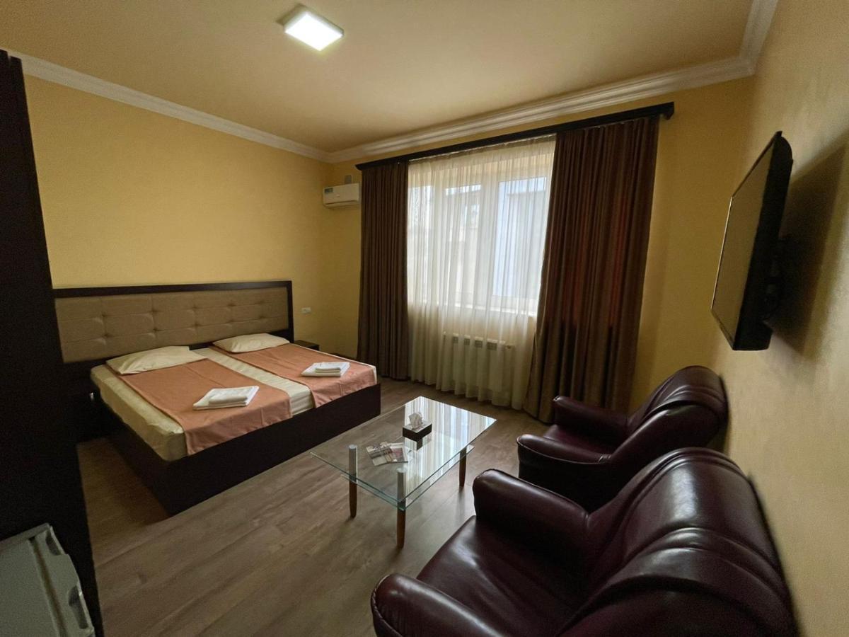 Mbm Hotel Yerevan Ngoại thất bức ảnh