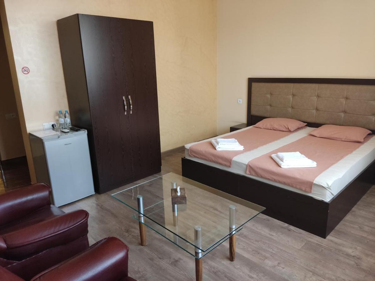 Mbm Hotel Yerevan Ngoại thất bức ảnh