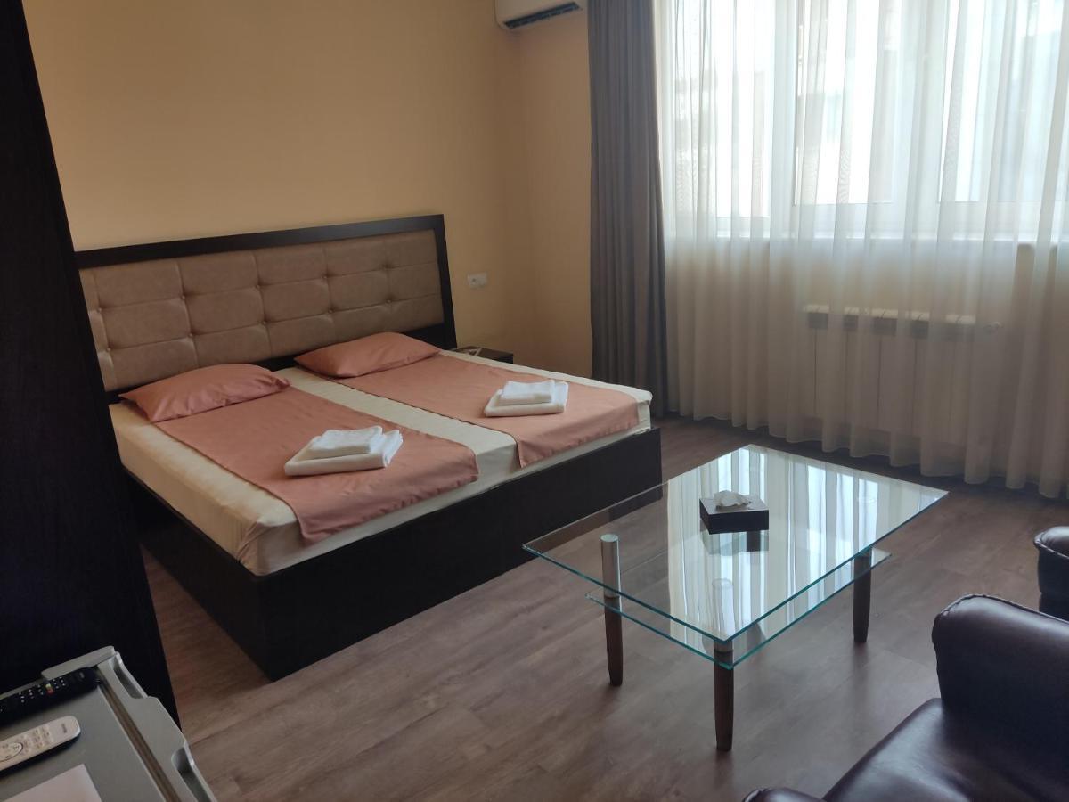 Mbm Hotel Yerevan Ngoại thất bức ảnh